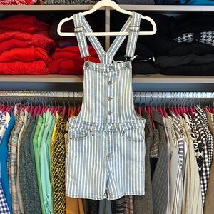 Guess white/blue striped denim shorts overall size 27